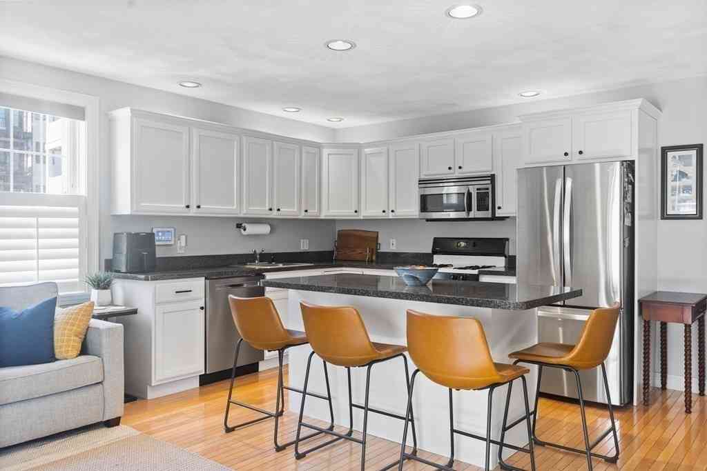 Condo For Sale - 194 E St #1<br/> Boston, MA 02127