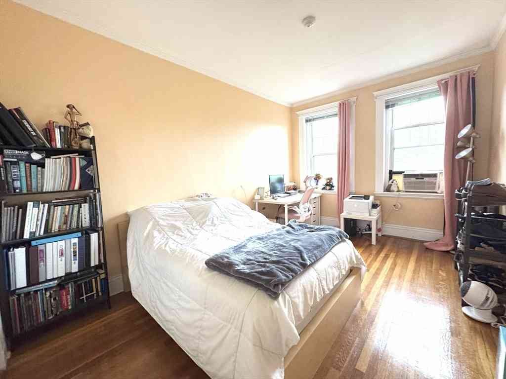 Condo For Rent - 382 Riverway #8<br/> Boston, MA 02115