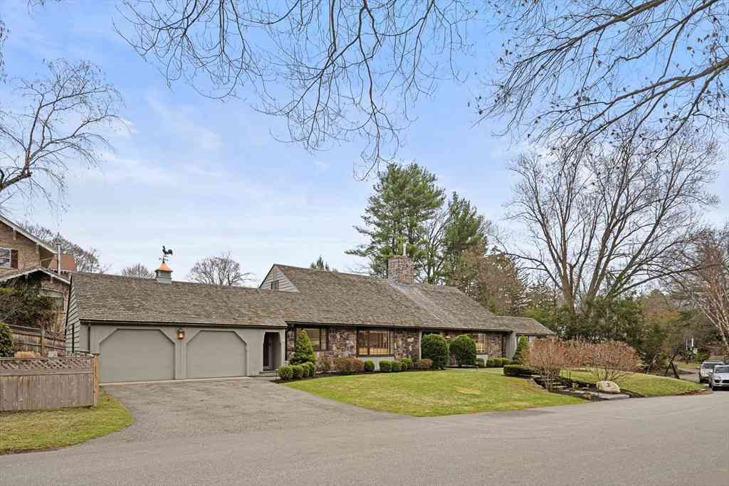 Homes For Sale - 2 Edgewater Place<br/> Winchester, MA 01890