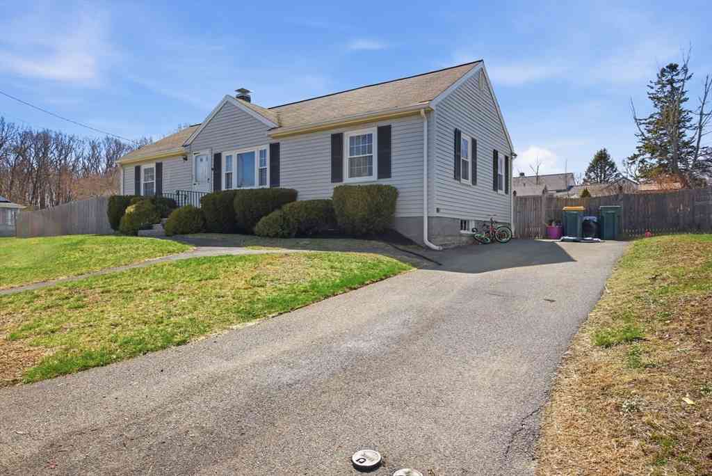 Homes For Sale - 77 Clapp St<br/> Plymouth County, Abington, MA 02351