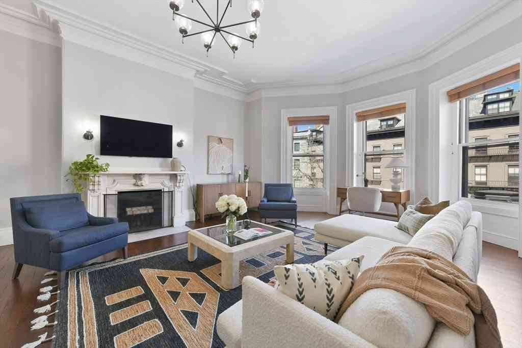 Condo For Sale - 121 Beacon St #4<br/> Boston, MA 02116