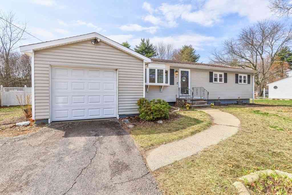 Homes For Sale - 44 Temi Rd<br/> Middlesex County, Holliston, MA 01746