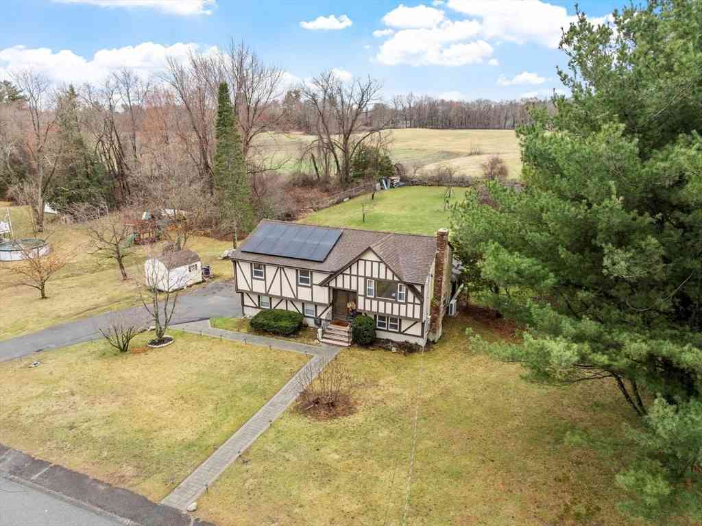 Homes For Sale - 17 Horseshoe Rd<br/> Middlesex County, Dracut, MA 01826