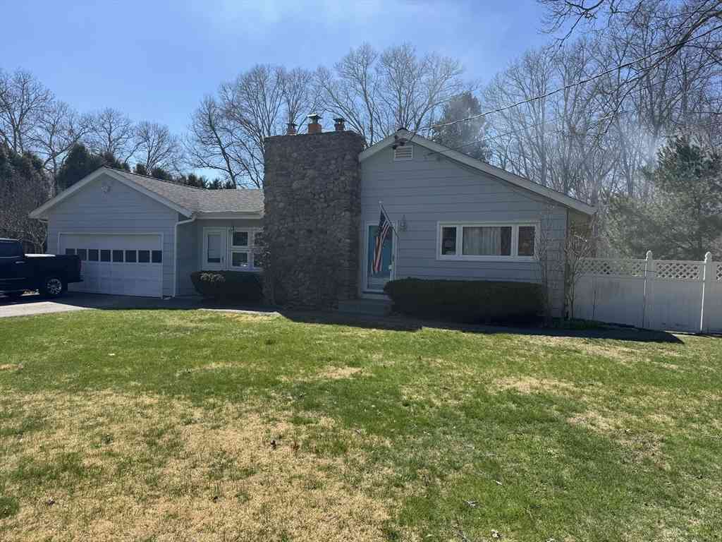 Homes For Sale - 71 Crandall Rd<br/> Tiverton, RI 02878