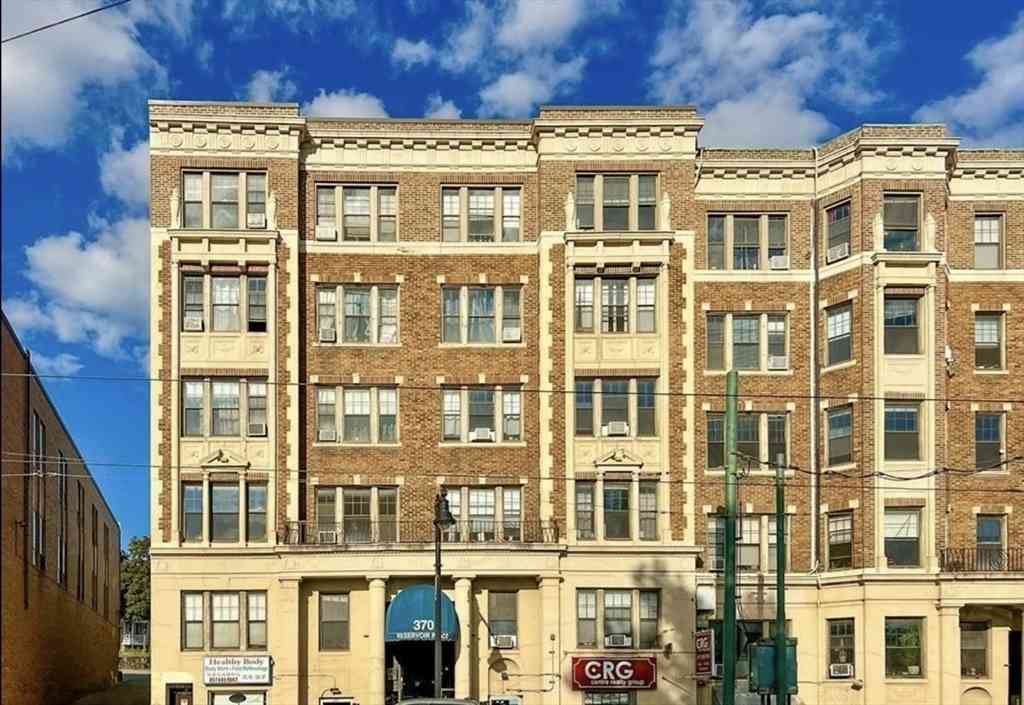 Condo For Sale - 370 Chestnut Hill Ave #B<br/> Boston, MA 02135