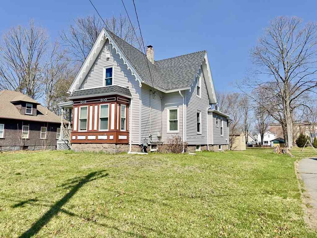 Homes For Sale - 12 Madison St<br/> Taunton, MA 02780