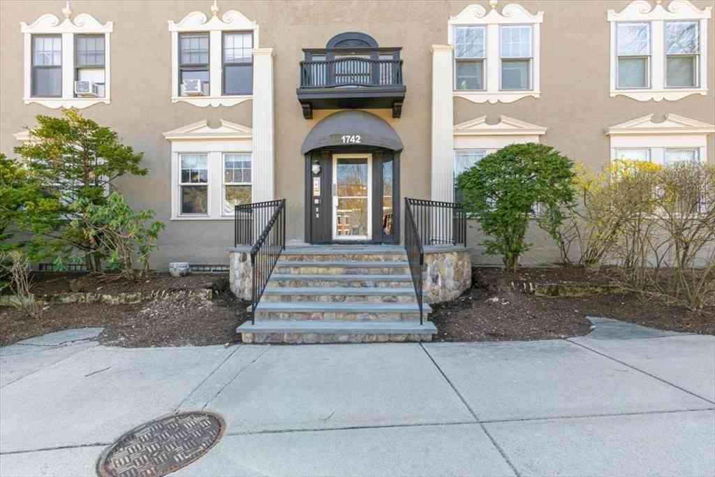 Condo For Sale - 1742 Commonwealth Ave #2<br/> Suffolk County, Boston, MA 02135