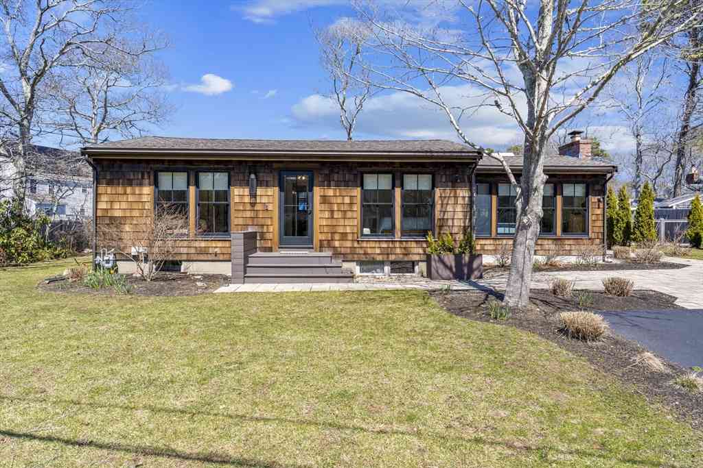 Homes For Sale - 10 Knollwood Dr<br/> Barnstable County, Falmouth, MA 02536