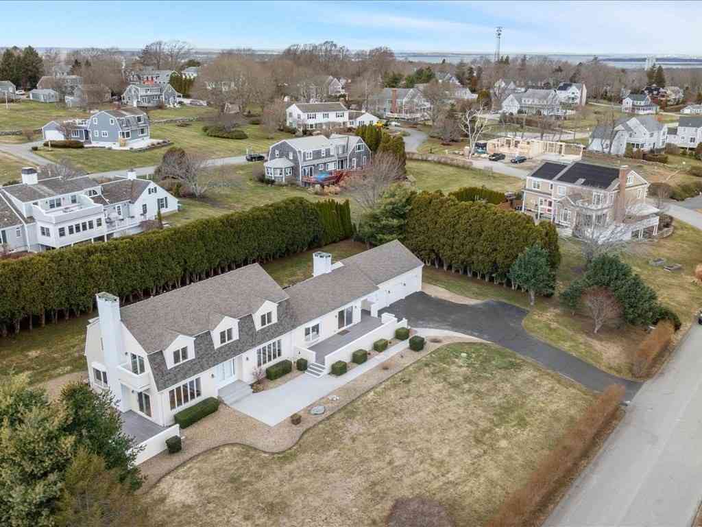Homes For Sale - 95 Holman St<br/> Portsmouth, RI 02871