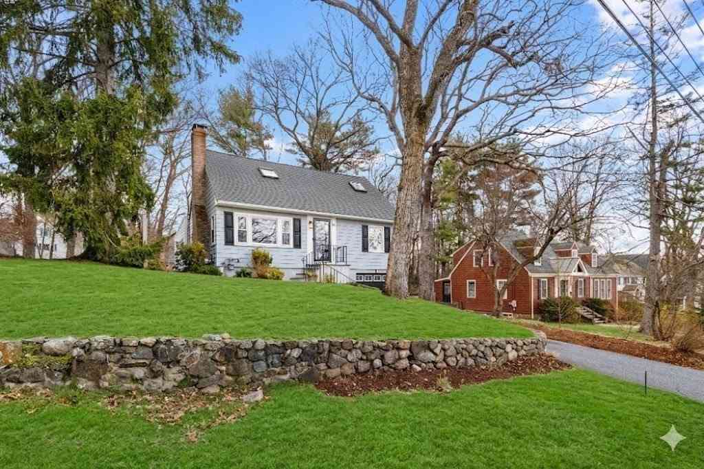 Homes For Sale - 46 Bridge St<br/> Middlesex County, Lexington, MA 02421