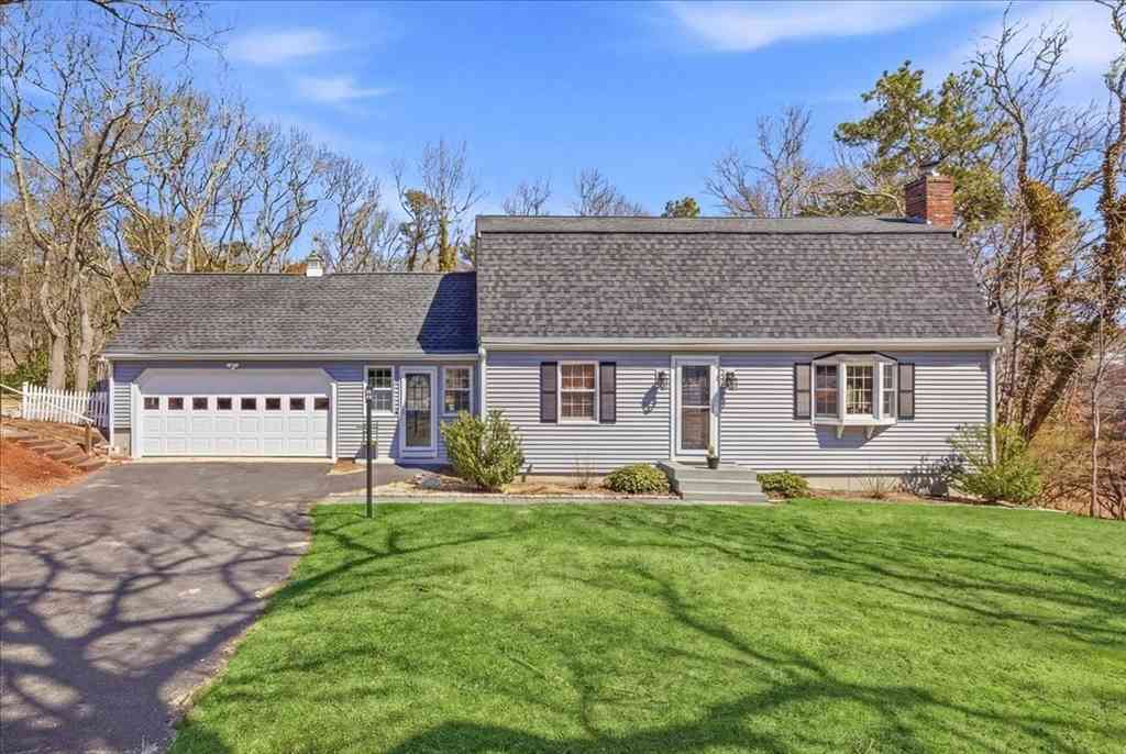 Homes For Sale - 8 Canapitsit Dr<br/> Barnstable County, Falmouth, MA 02536