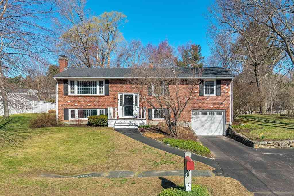 Homes For Sale - 154 Holly Lane<br/> Middlesex County, Holliston, MA 01746