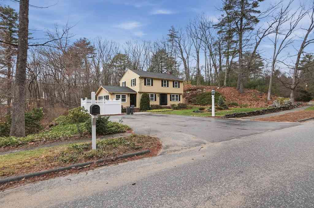 Homes For Sale - 27 Marlboro Road<br/> Georgetown, MA 01833