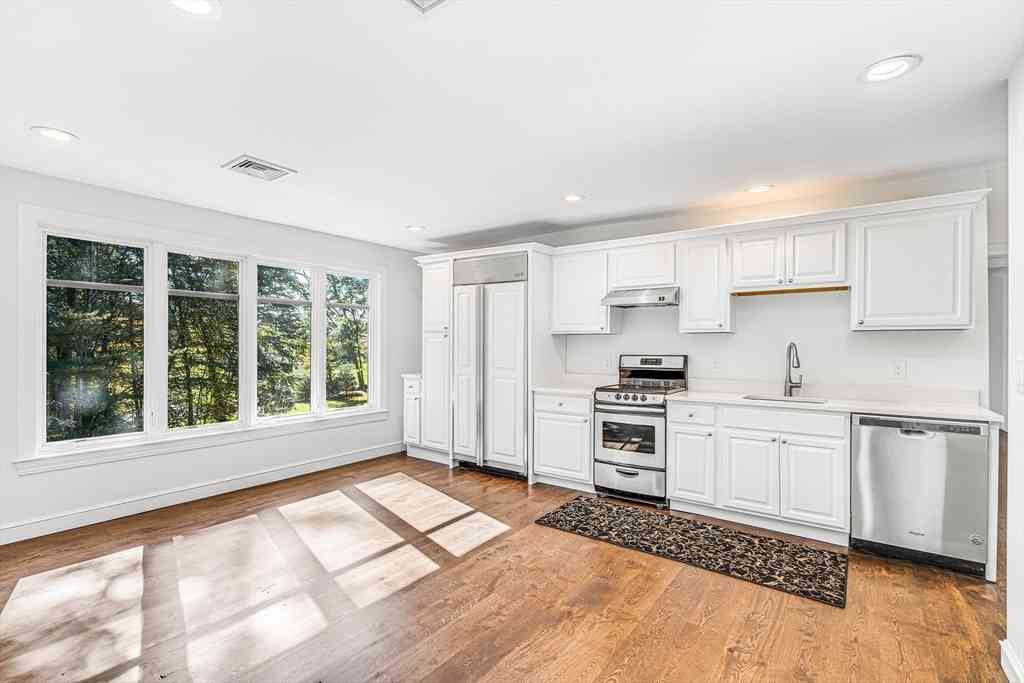 Apartment For Rent - Strawberry Hill Road<br/> Concord, MA 01742