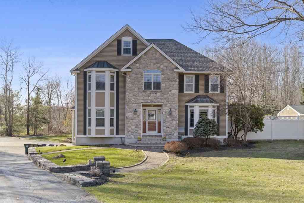 Homes For Sale - 40 Fiorenza Dr<br/> Middlesex County, Wilmington, MA 01887