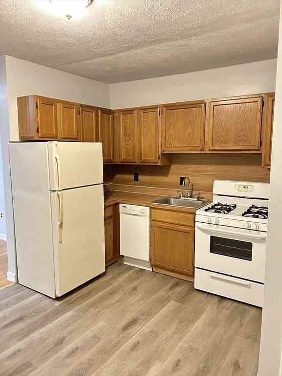 Apartment For Rent - 318 Granite St #2<br/> Quincy, MA 02169