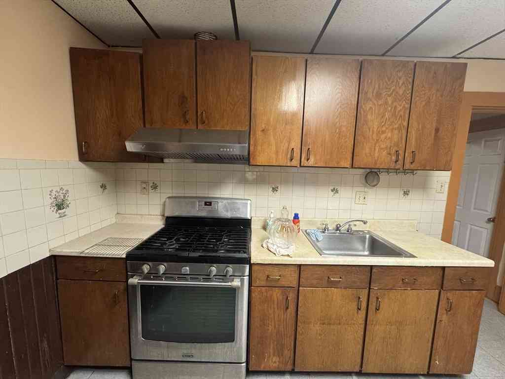 Apartment For Rent - 33 Albion St #1<br/> Malden, MA 02148