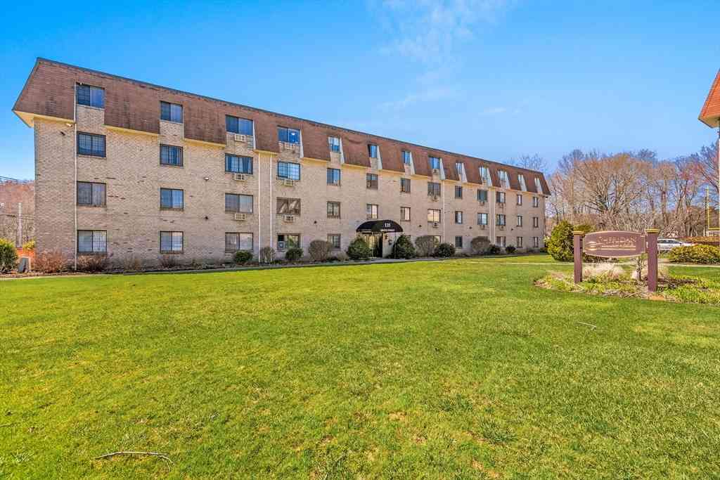 Condo For Sale - 135 Grove Street #135<br/> Plymouth County, Rockland, MA 02370