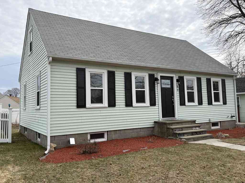 Homes For Sale - 85 Rivulet St<br/> Worcester County, Uxbridge, MA 01569