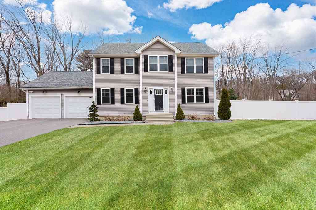 Homes For Sale - 222 Oak St<br/> Middlesex County, Ashland, MA 01721