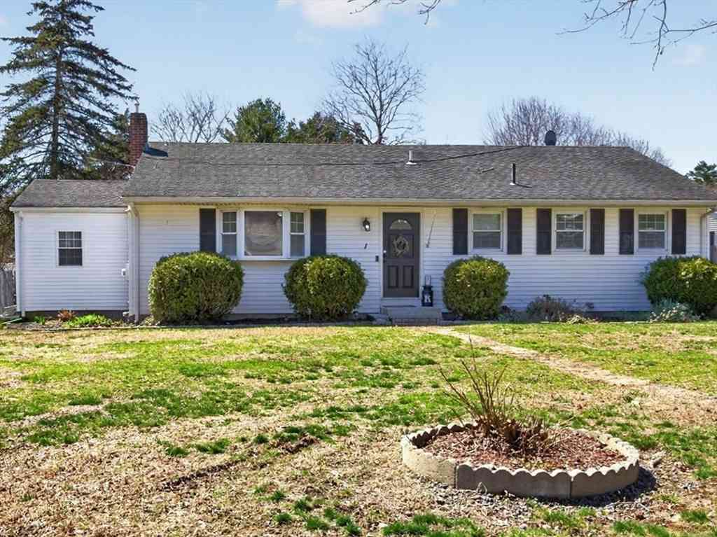 Homes For Sale - 1 Carmen Park Dr<br/> Plymouth County, Middleboro, MA 02346