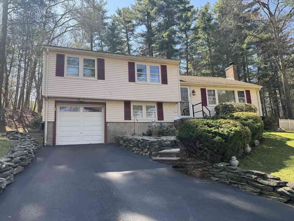 Homes For Sale - 305 Plymouth St<br/> Plymouth County, Middleboro, MA 02346