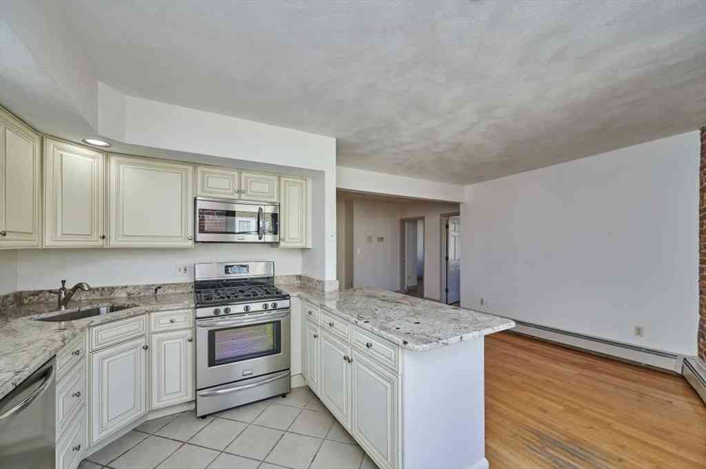 Condo For Rent - 75 Summer St #3<br/> Salem, MA 01970