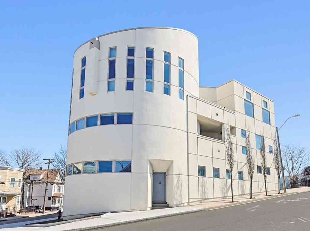 Condo For Sale - 60 Tufts St #1<br/> Somerville, MA 02145