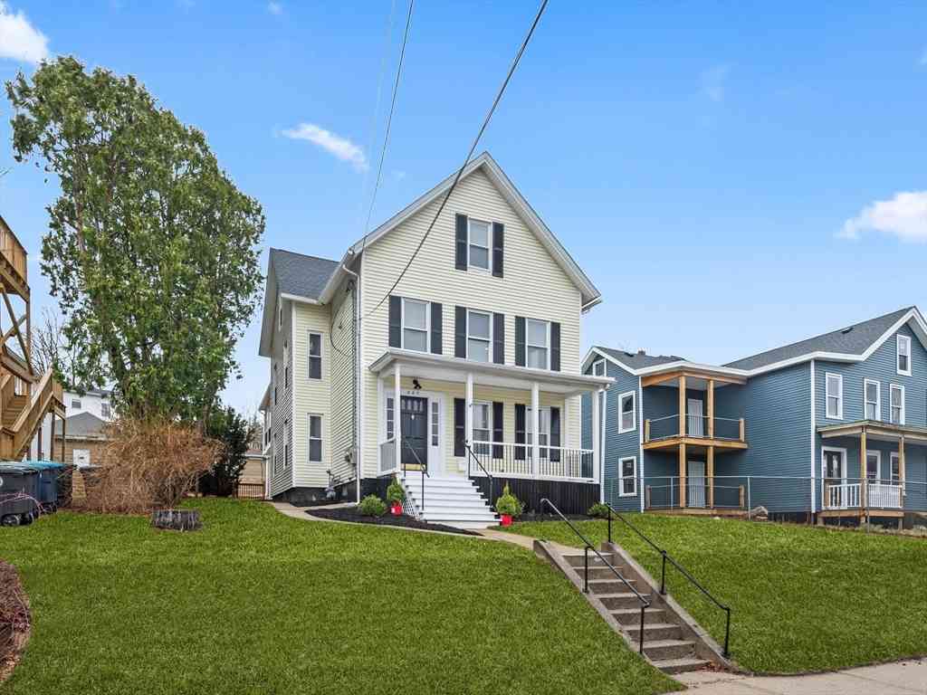 Multifamily For Rent - 207 Hamilton St<br/> Southbridge, MA 01550