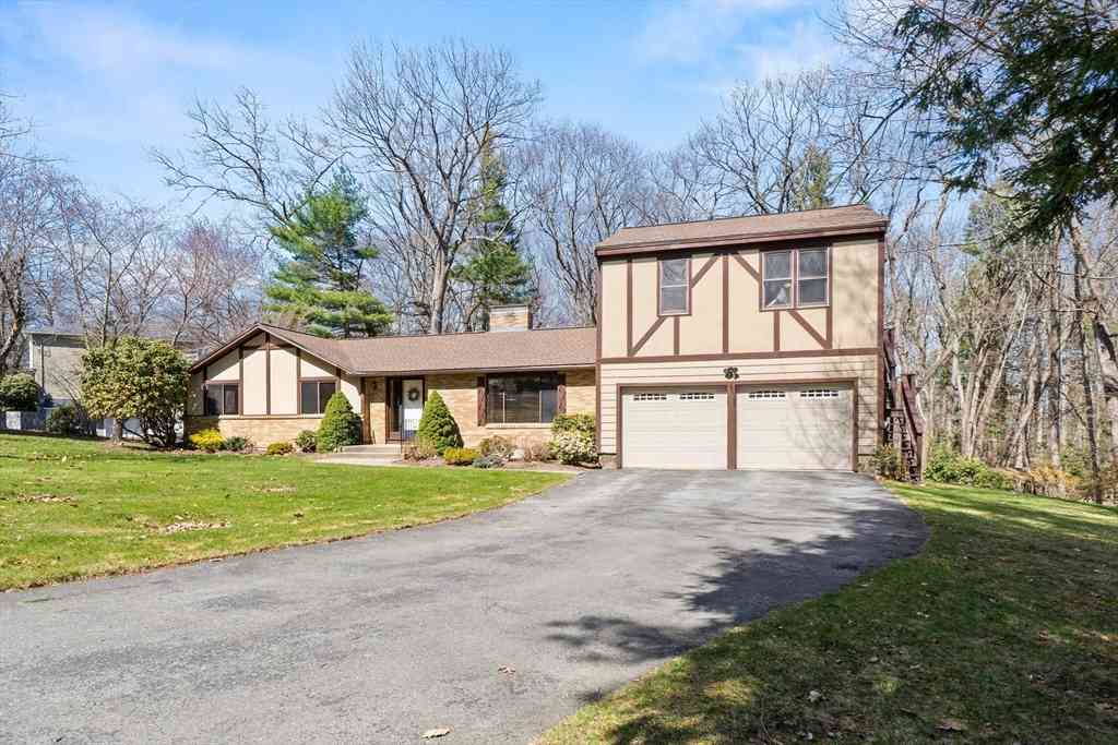 Homes For Sale - 137 Catamount Rd<br/> Middlesex County, Tewksbury, MA 01876