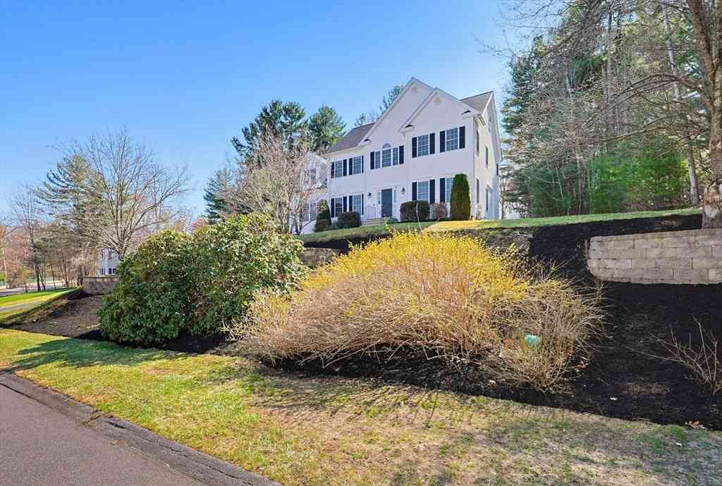 Homes For Sale - 11 Broken Tree Road<br/> Norfolk County, Medway, MA 02053