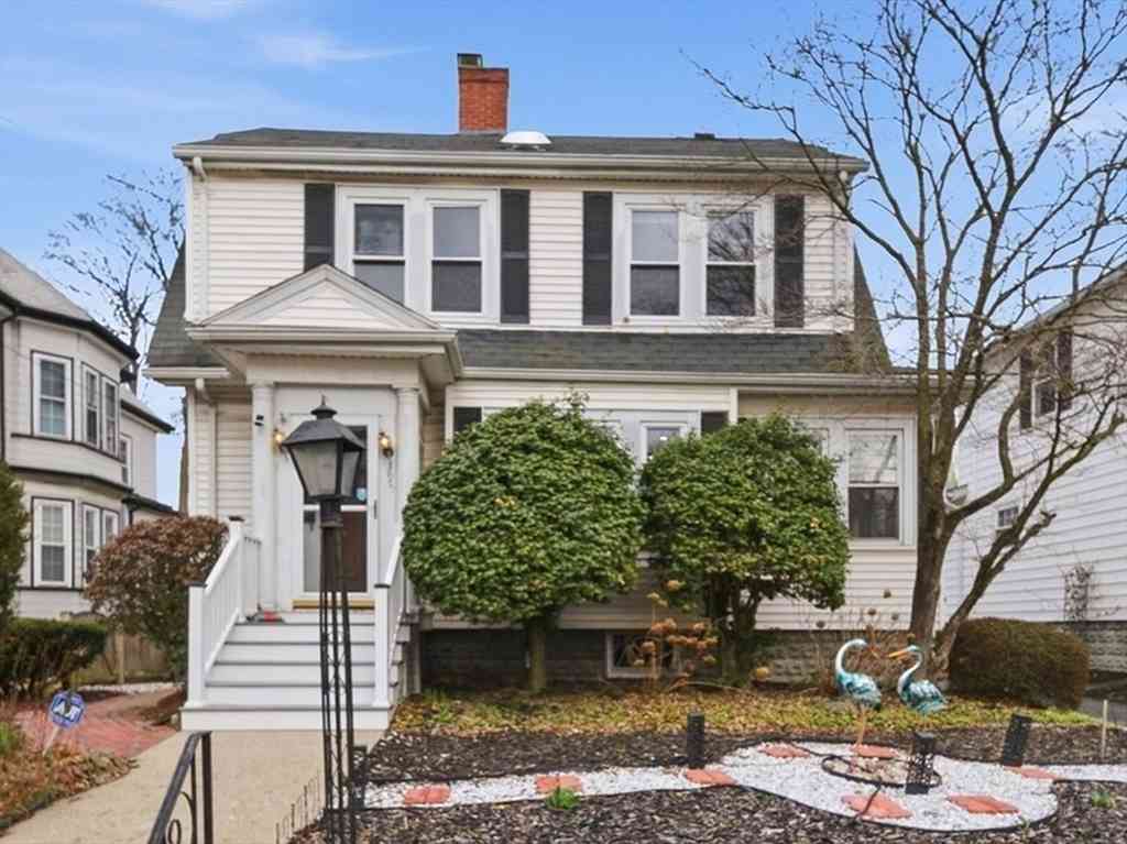 Homes For Sale - 395 Lebanon St<br/> Melrose, MA 02176
