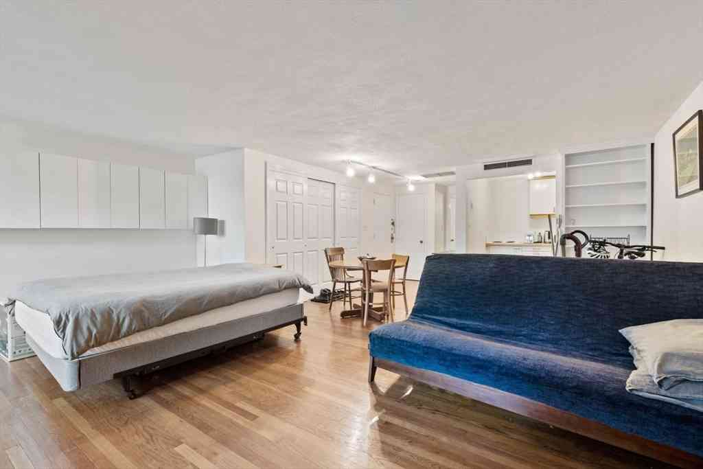 Condo For Rent - 260 Beacon Street #3<br/> Boston, MA 02116