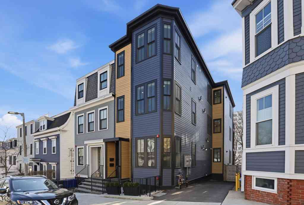 Condo For Sale - 407 E 7th St #2<br/> Boston, MA 02127