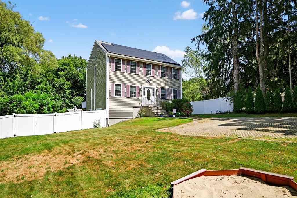 Homes For Sale - 175 Old Fall River Rd<br/> Bristol County, Swansea, MA 02777