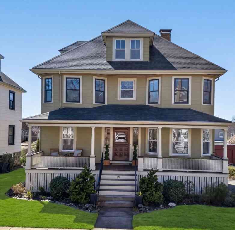 Homes For Sale - 128 Rowe St<br/> Melrose, MA 02176