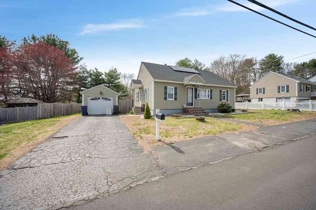 Homes For Sale - 34 Bouchard Ave<br/> Middlesex County, Dracut, MA 01826