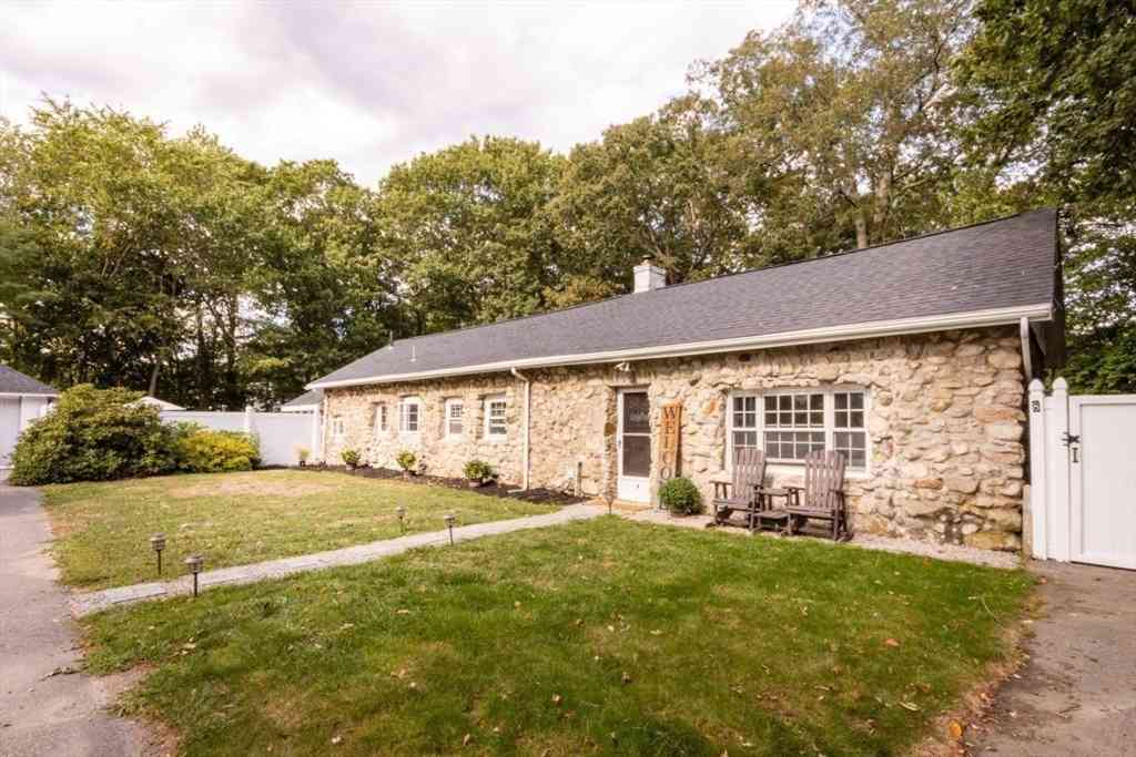 Homes For Sale - 8 Old Fisher Ln<br/> Walpole, MA 02081