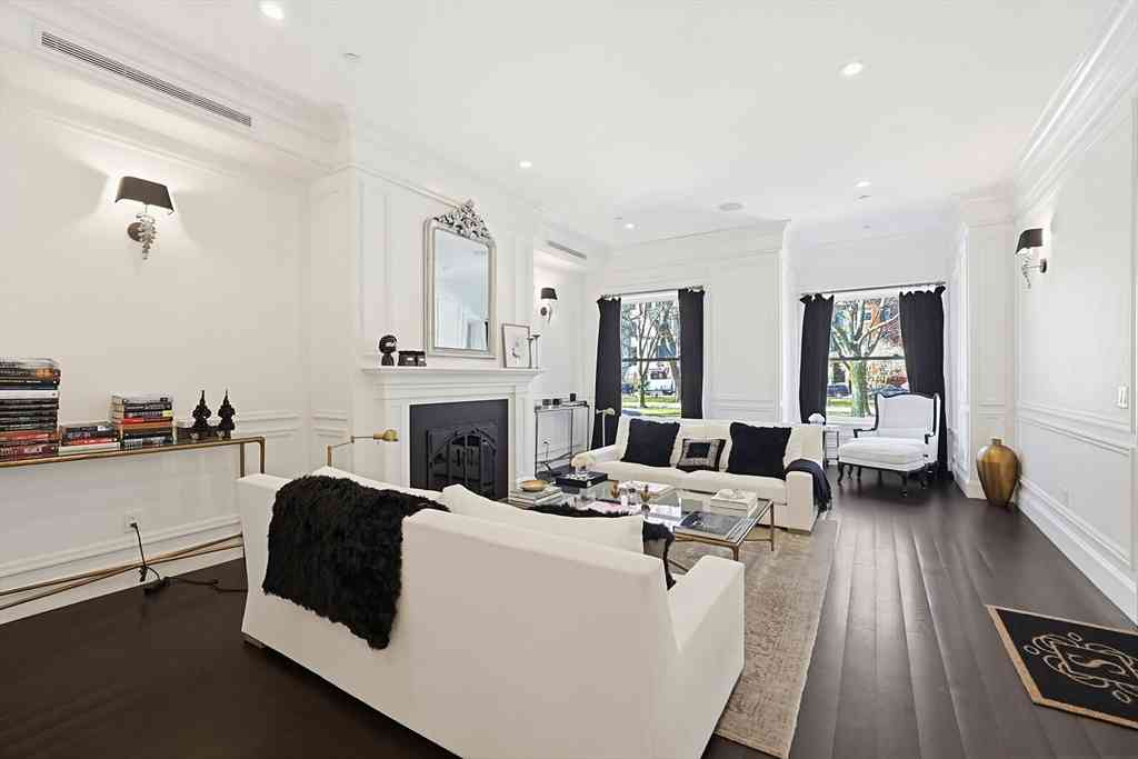 Condo For Sale - 212 Commonwealth Avenue #1<br/> Boston, MA 02116