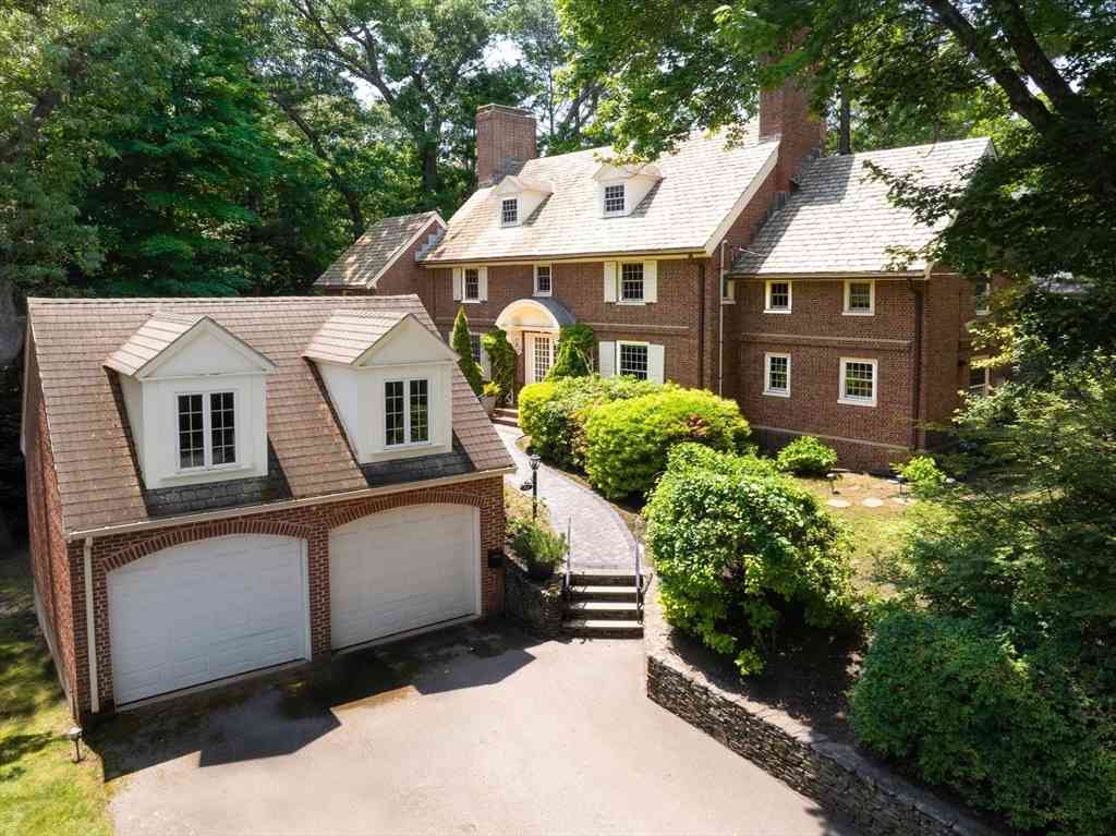 Homes For Sale - 86 Waban Ave<br/> Middlesex County, Newton, MA 02468