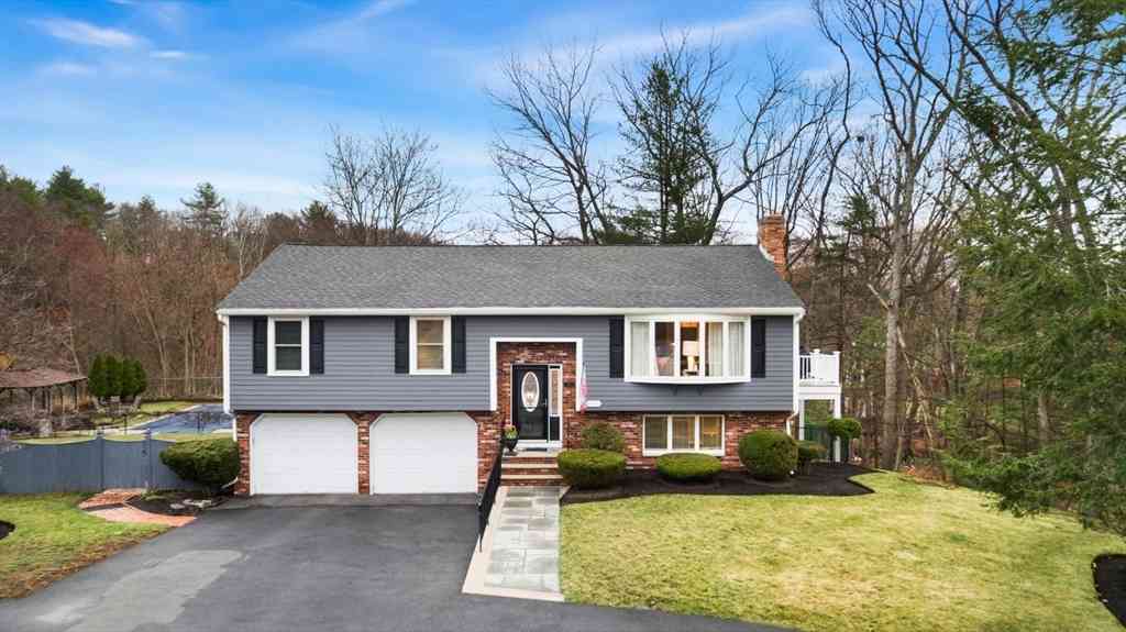 Homes For Sale - 17 Collins Road<br/> Middlesex County, Wakefield, MA 01880