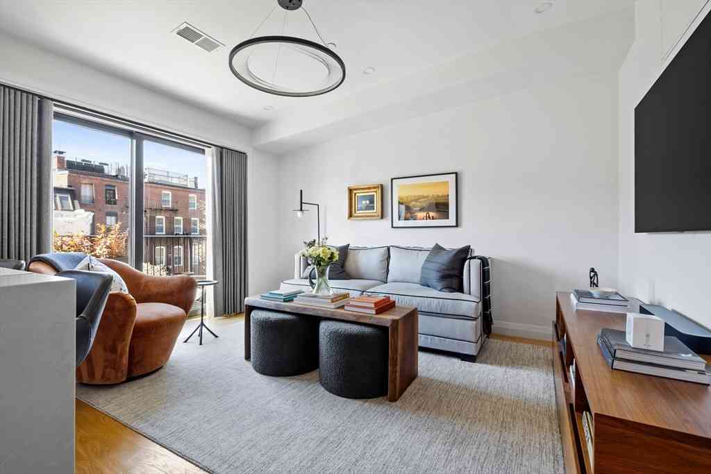 Condo For Sale - 130 West Newton Street #3<br/> Boston, MA 02118