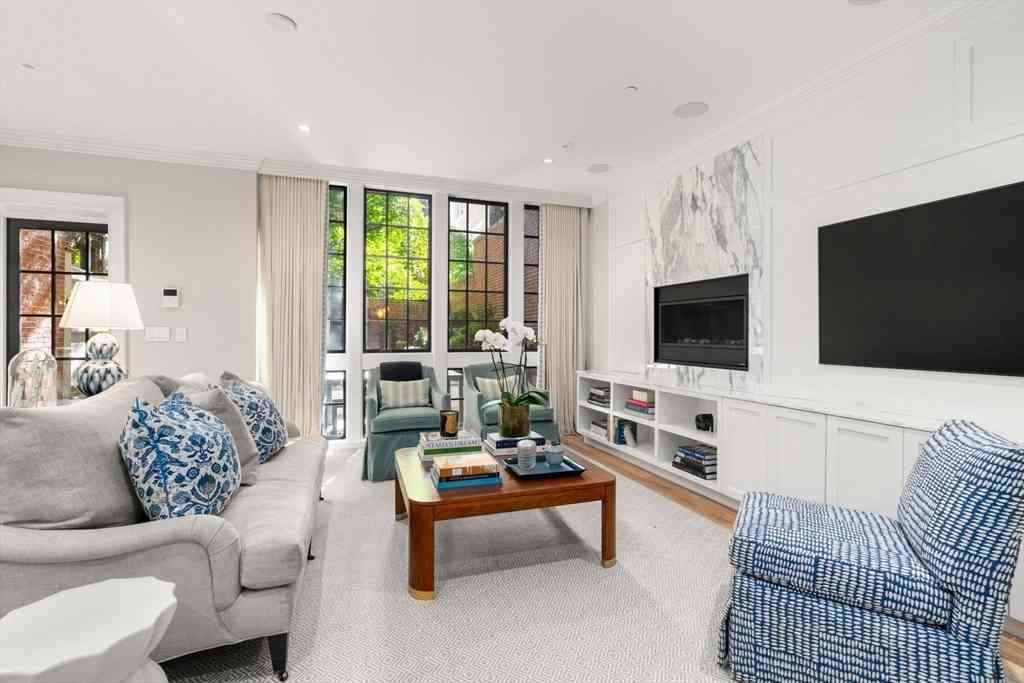Condo For Sale - 82 Mount Vernon Street #1<br/> Boston, MA 02108