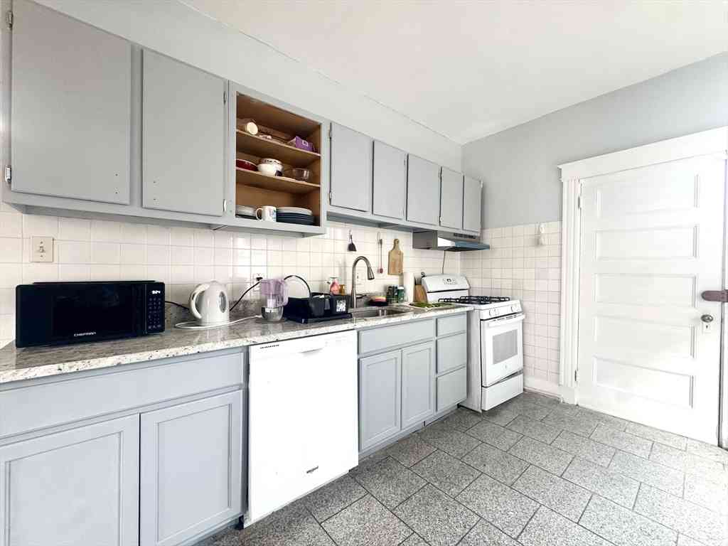 Apartment For Rent - 260 Aspinwall Ave #2<br/> Brookline, MA 02446