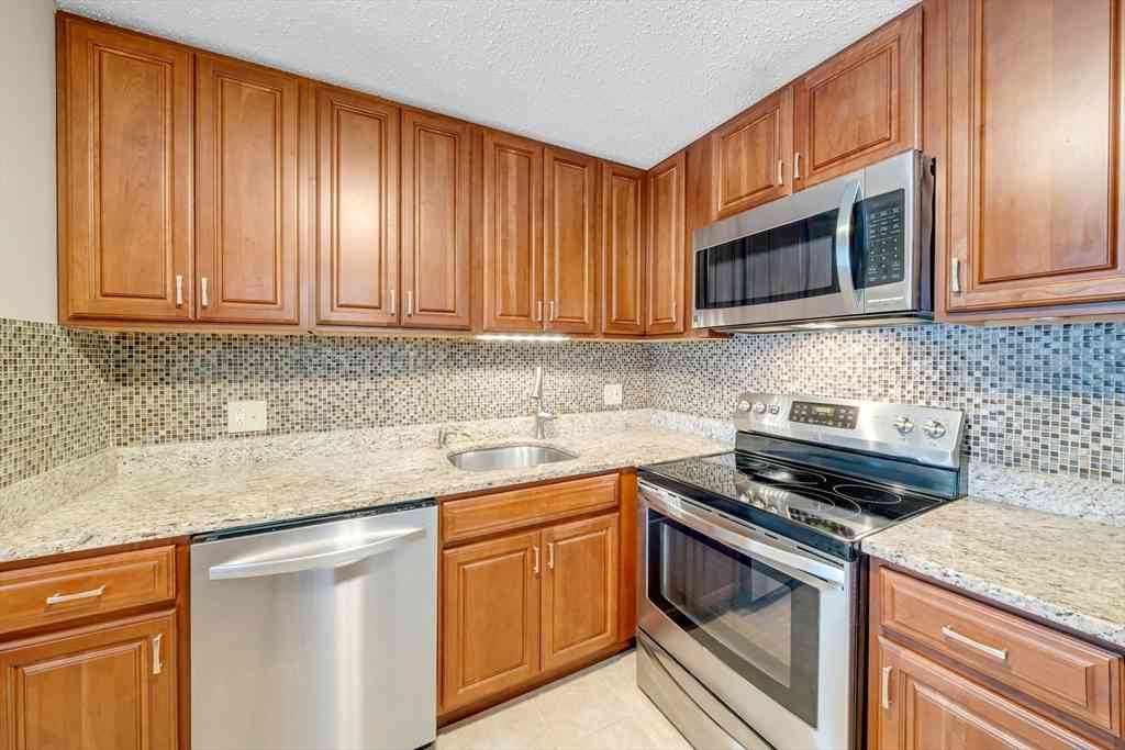 Condo For Sale - 3 Birchwood #3-302<br/> Amesbury, MA 01913
