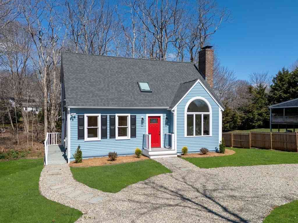 Homes For Sale - 21 Pearl Ln<br/> Barnstable County, Falmouth, MA 02536