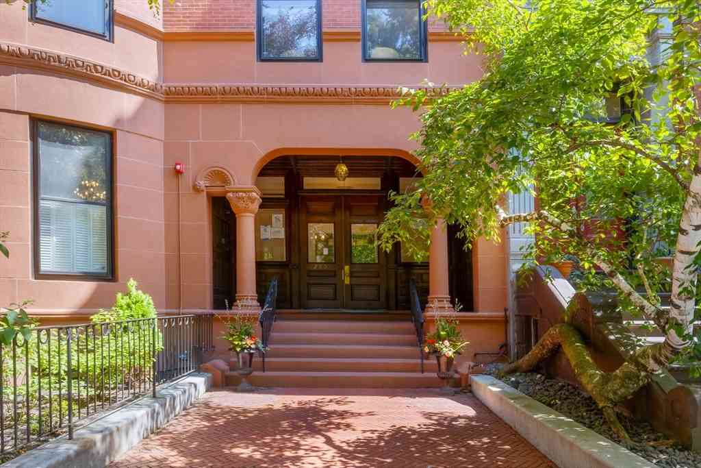 Condo For Sale - 290 Commonwealth Ave #11<br/> Boston, MA 02115