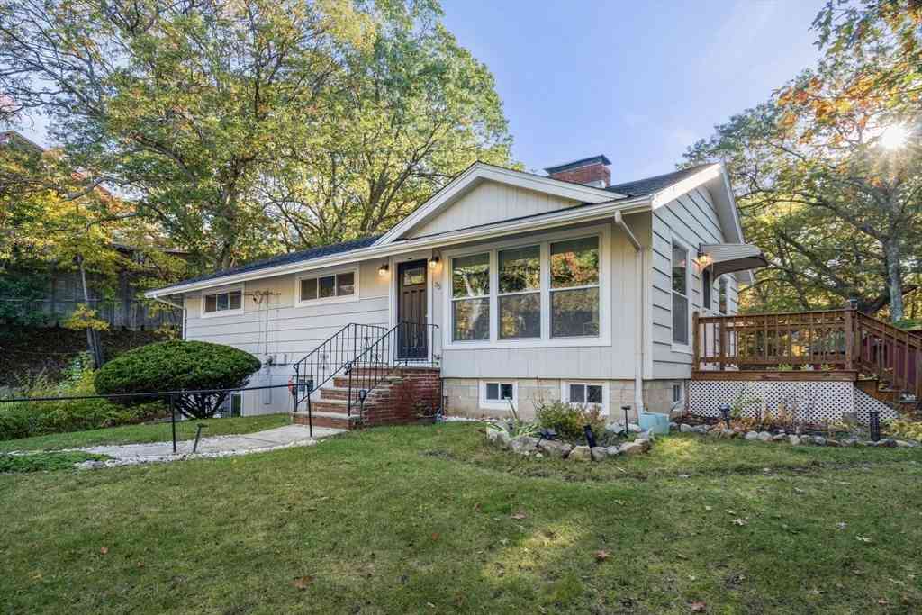 Homes For Sale - 35-35B Beachview Ave<br/> Middlesex County, Malden, MA 02148