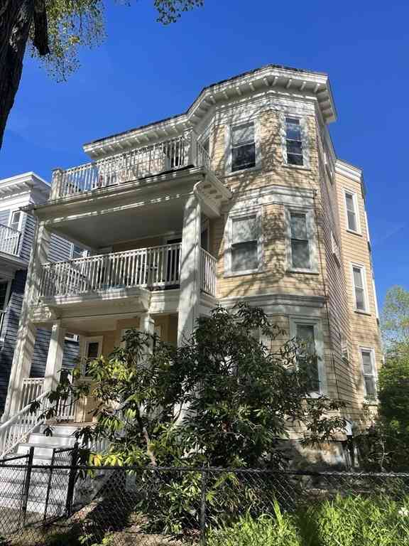 Condo For Rent - 115 Browne Street #2<br/> Brookline, MA 02446