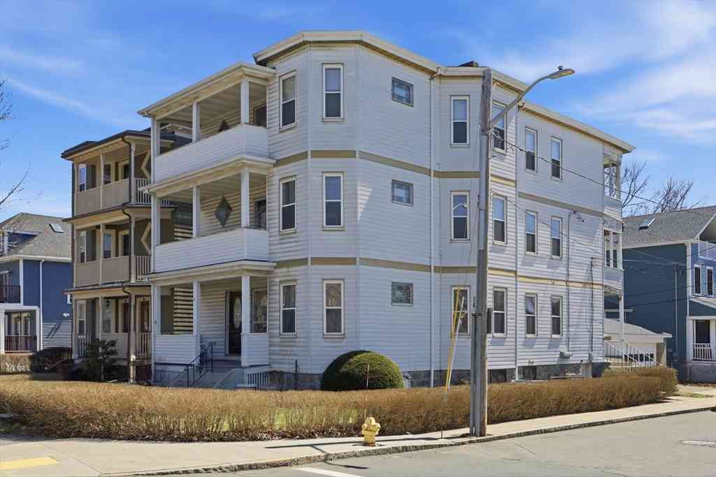 Homes For Rent - 320 Fellsway West<br/> Medford, MA 02155